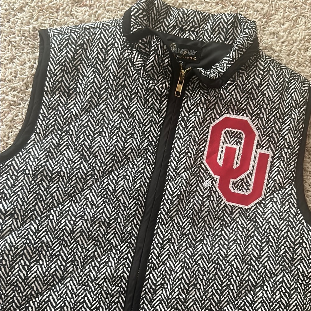 NWT⭐️OKLAHOMA SOONERS Herringbone VEST M♥️Black & White with Bling Size Small
